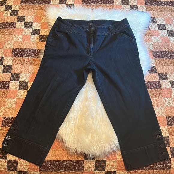 Charter Club Woman Classic Fit Cropped Mid-Rise Capris - Picture 2 of 6